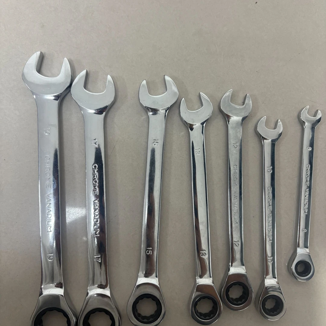 多功能防滑棘轮扳手