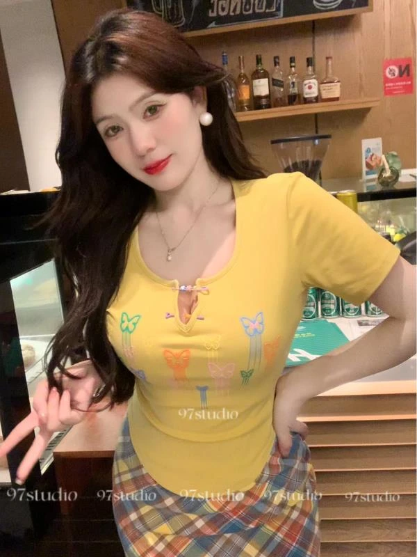微胖纯欲设计感v领正肩短袖T恤女新款蝴蝶印花小众辣妹百搭上衣2