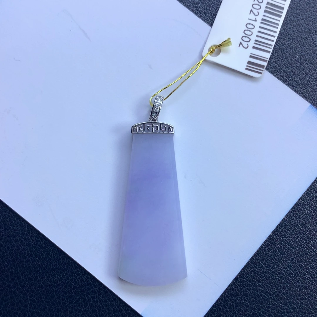 翡翠未镶嵌颈饰无事牌