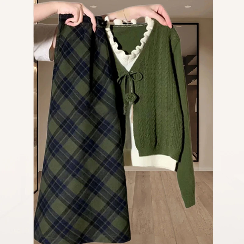 韩系穿搭格纹长裙绿色假两件针织毛衣套装连衣裙子女秋冬季小个子