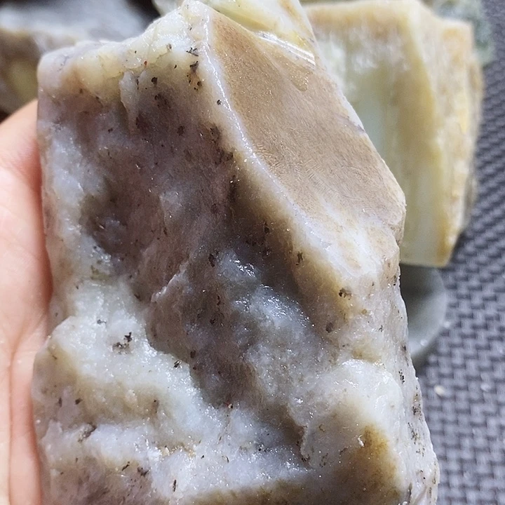 未镶嵌和田玉（糖玉）珠宝半成品