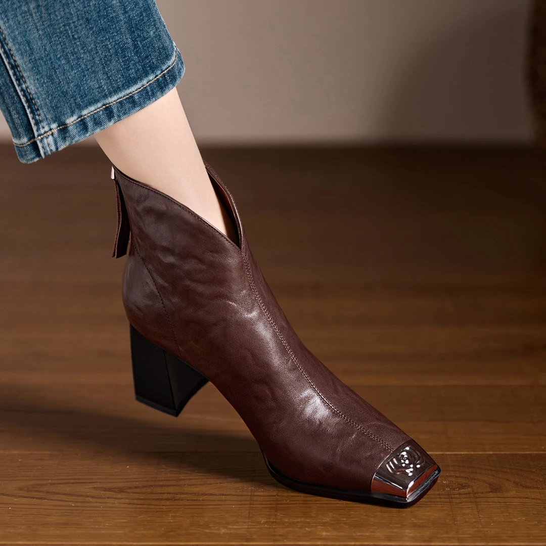 粗跟短靴棕色高跟切尔西靴金属铁头秋冬真皮单靴方头时装靴马丁靴