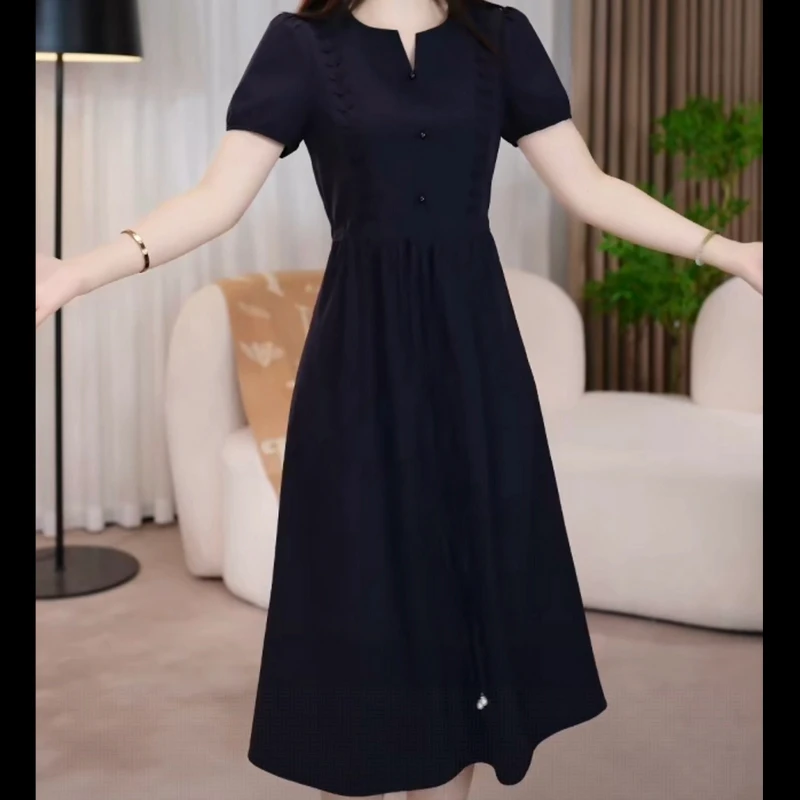 2025女装连衣裙气质显瘦洋气减龄时尚优雅收腰遮肉简约大气中长款