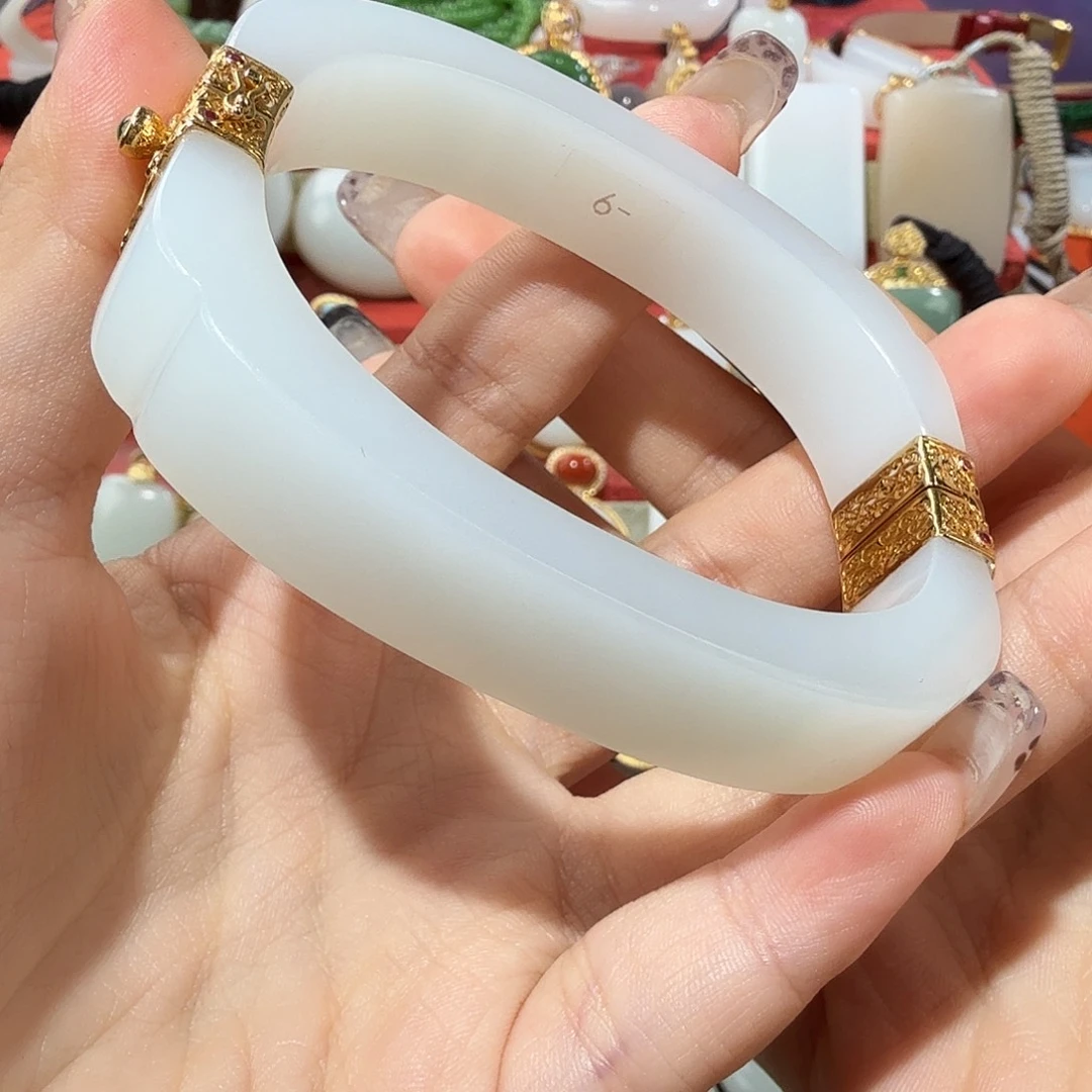 和田玉18K金镶嵌颈饰