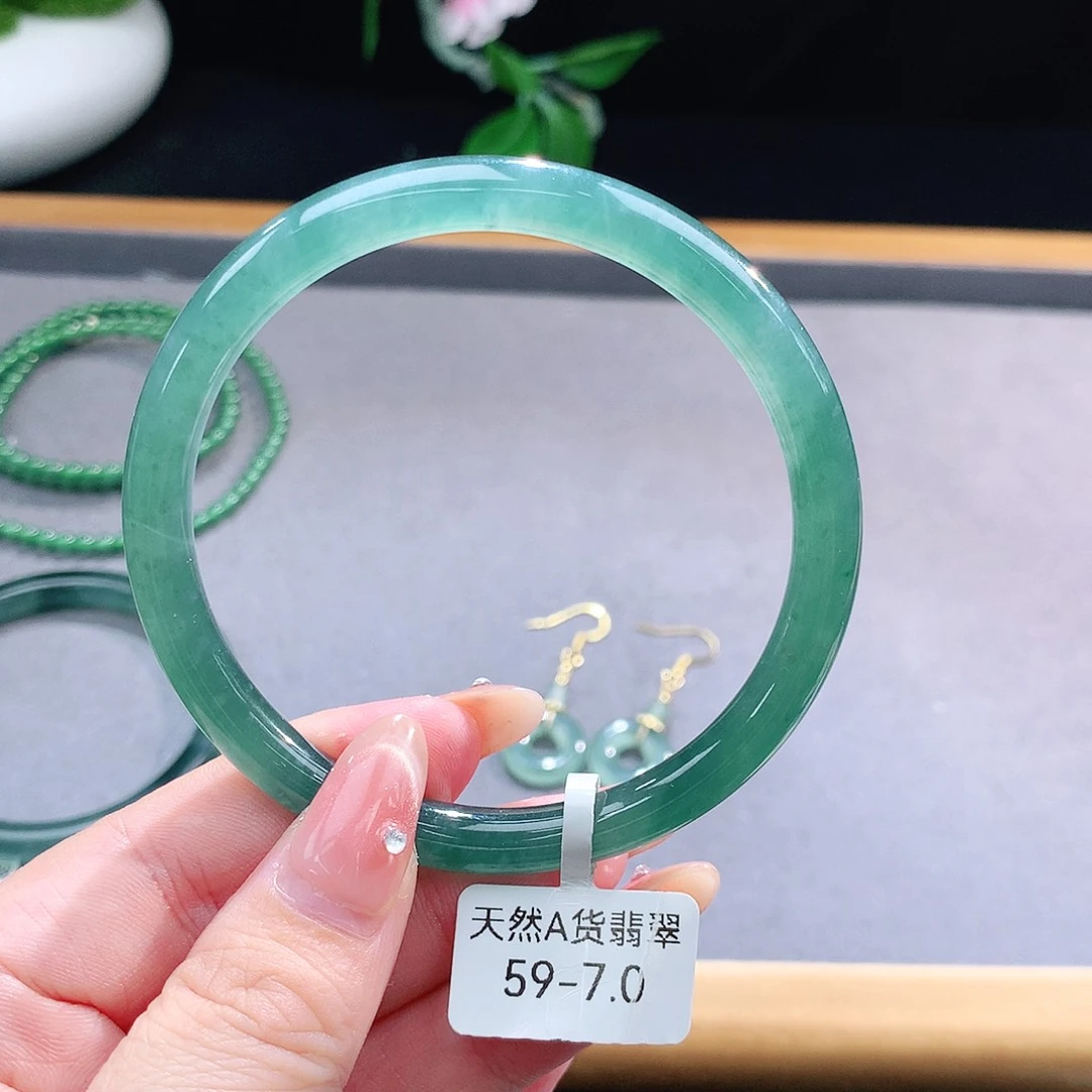 未镶嵌手镯（圆镯）翡翠