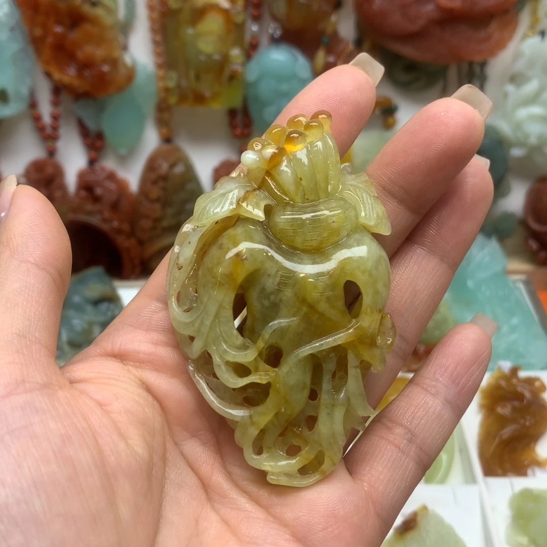 蛇纹石玉颈饰未镶嵌