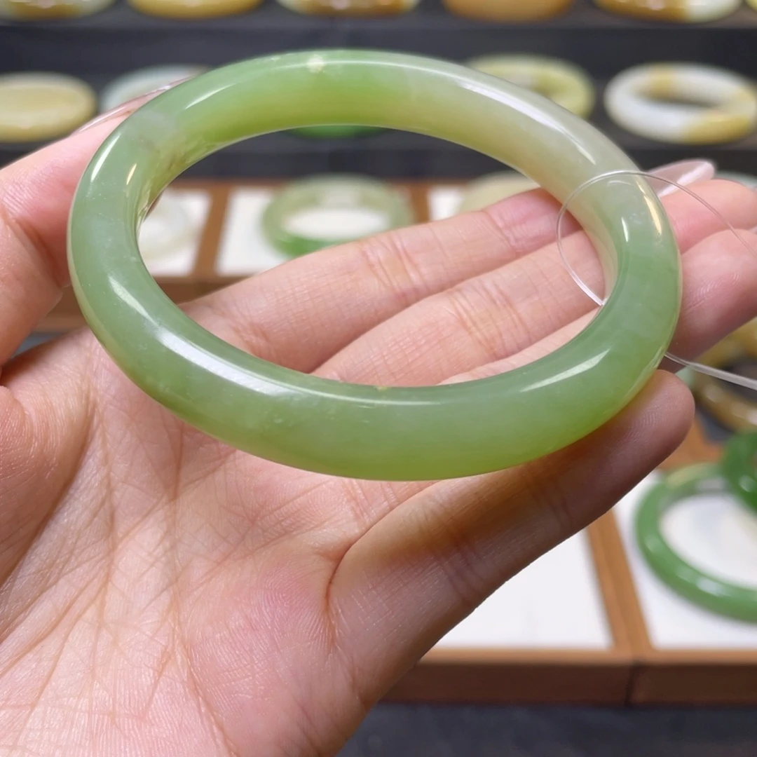 和田玉手镯58满翠未镶嵌