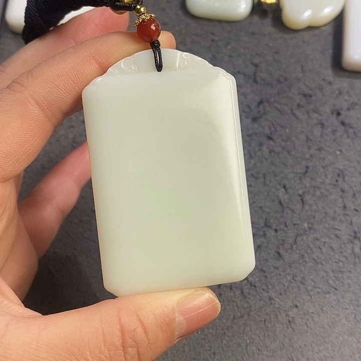 西***良和田玉未镶嵌颈饰