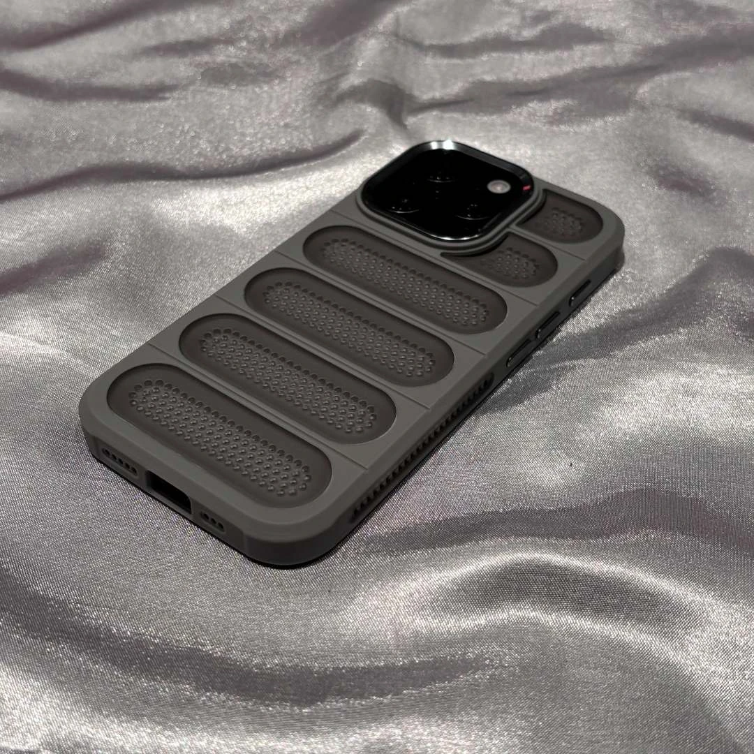 冰丝盔甲适用iphone15新款苹果16promax手机壳蜂窝孔散热14大孔13