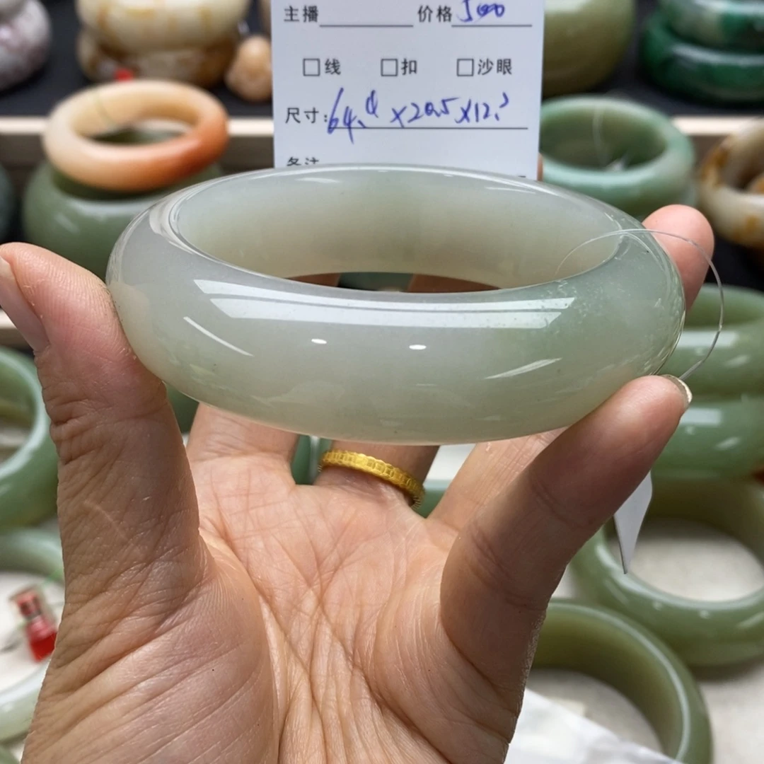 未镶嵌手镯石英质玉壮*