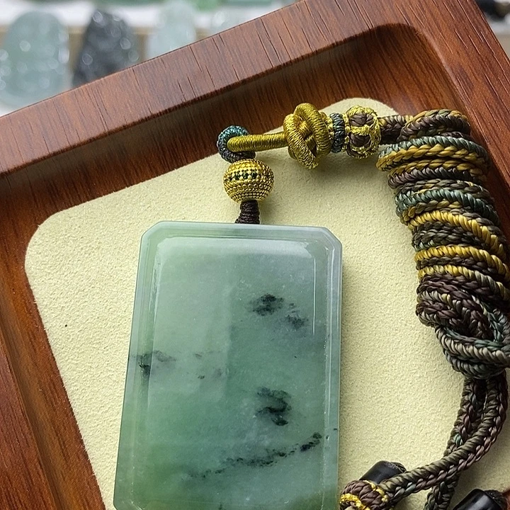 翡翠未镶嵌颈饰平安无事牌