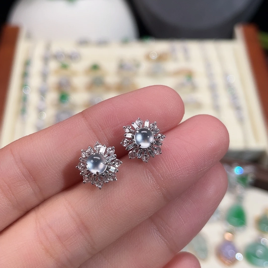 18K金镶嵌翡翠耳饰