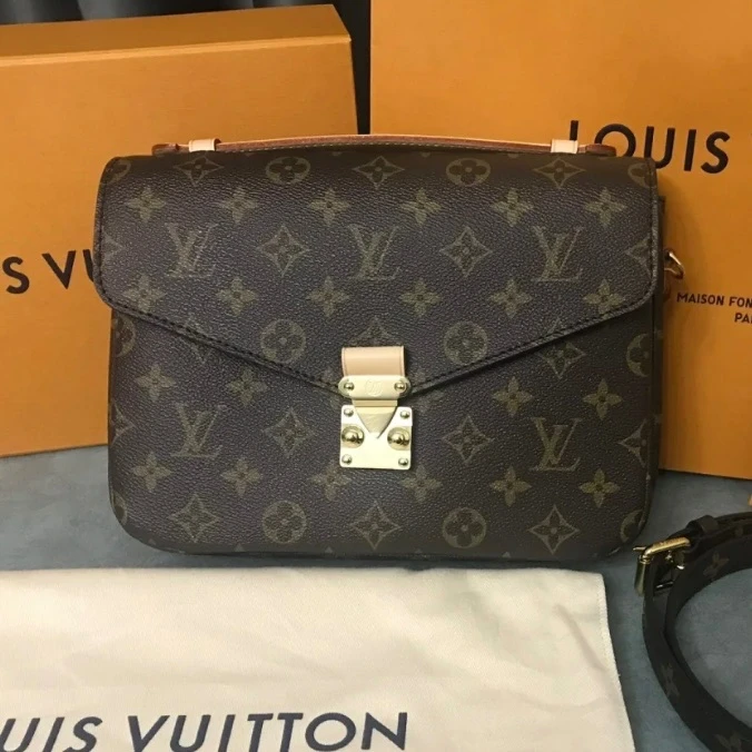 95新 LouisVuitton/路易威登 7姐北京专场/经典老花邮差包  20年