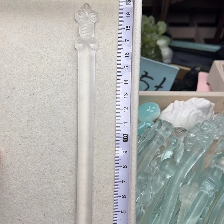 蛇纹石玉未镶嵌发簪宝剑
