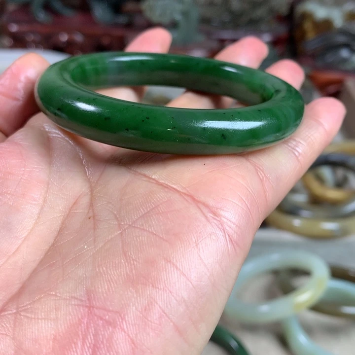 无***求和田玉（糖玉）未镶嵌手镯