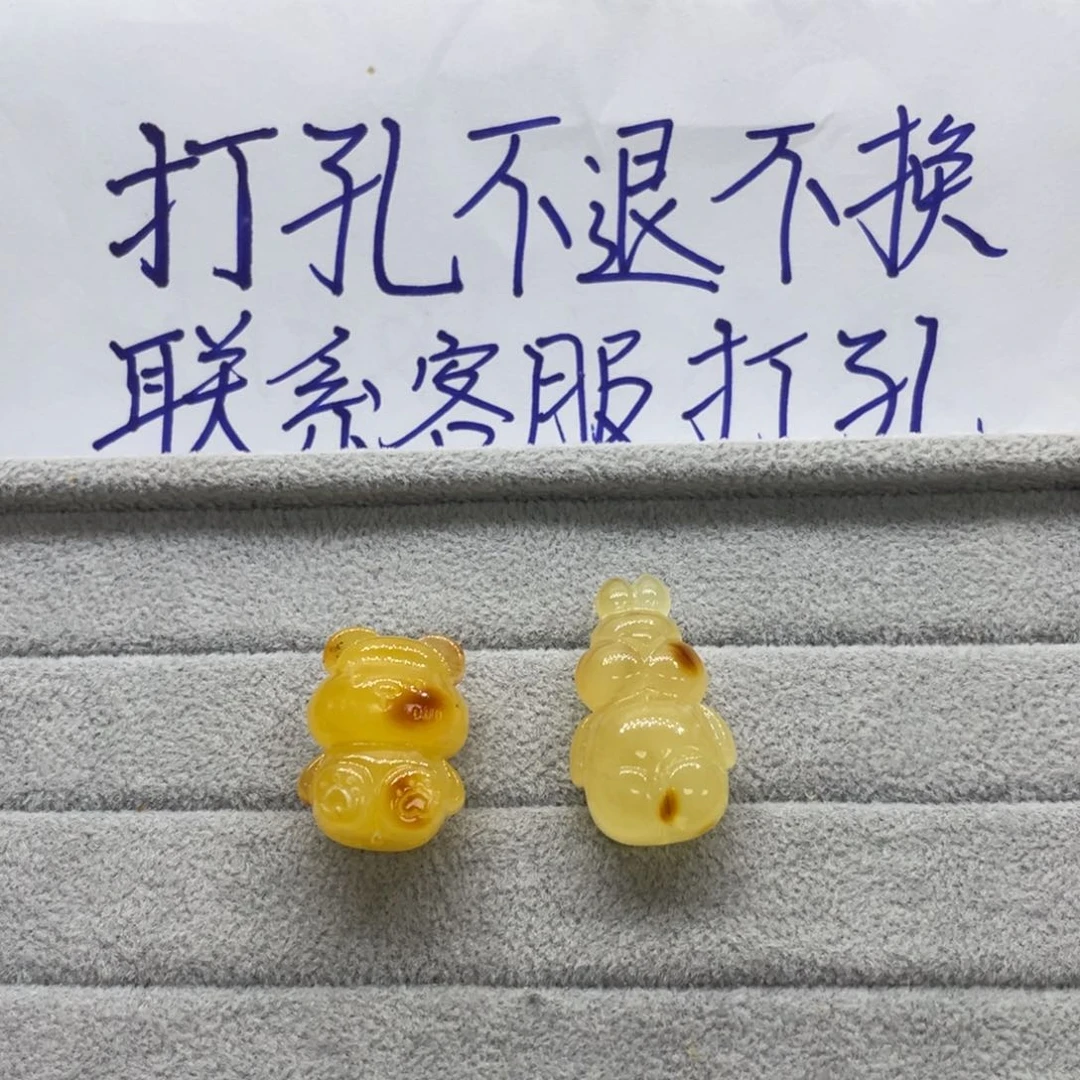 未镶嵌琥珀裸石后****右天然琥珀
