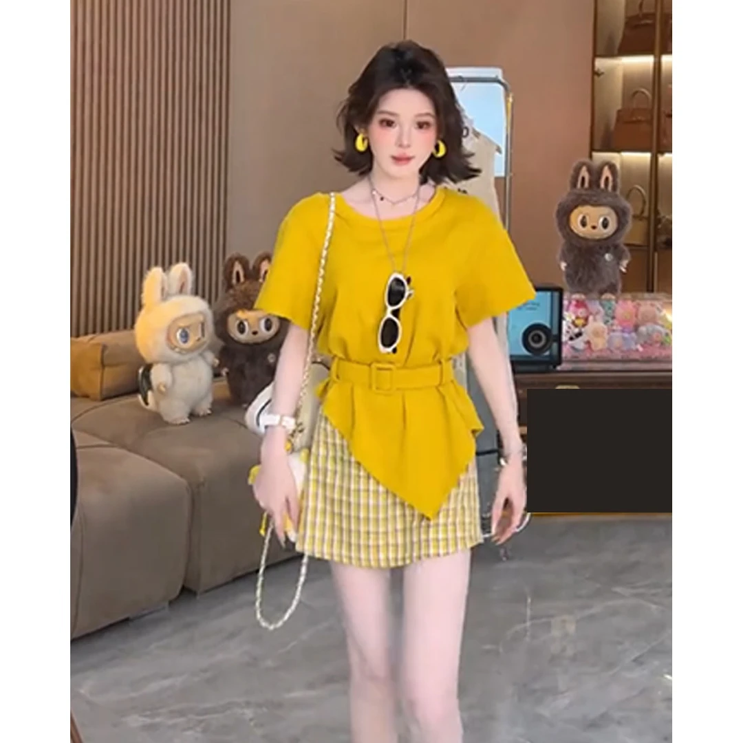 2025新款爆款夏特别漂亮独特气质黄色斜肩T恤上衣格子半身裙套装