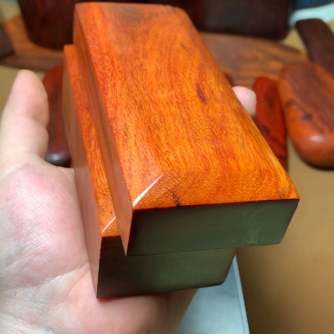 自***信檀香紫檀（小叶紫檀）