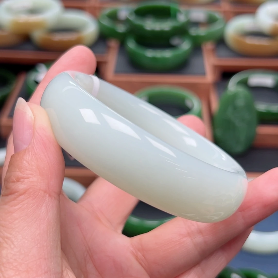 未镶嵌手镯和田玉