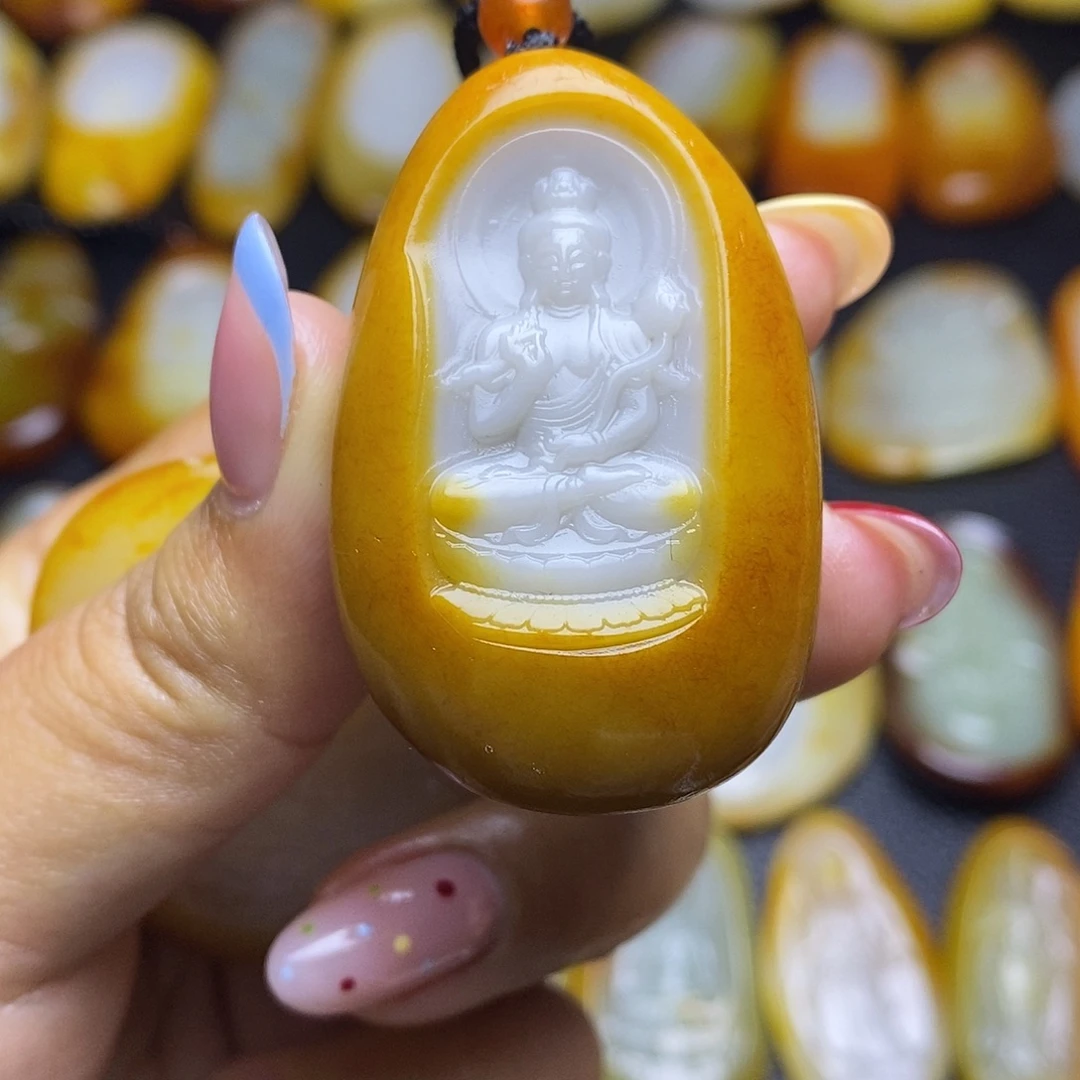 颈饰未镶嵌和田玉（糖玉）