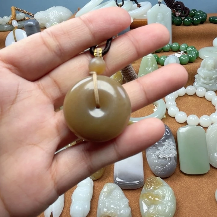 和田玉（糖玉）未镶嵌挂件