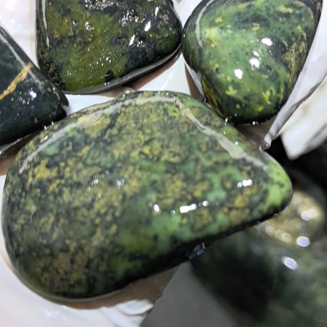 用***，藏玉药王石原石五个