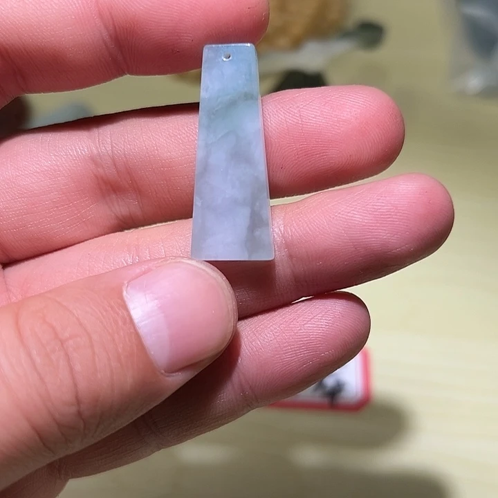 翡翠未镶嵌颈饰64