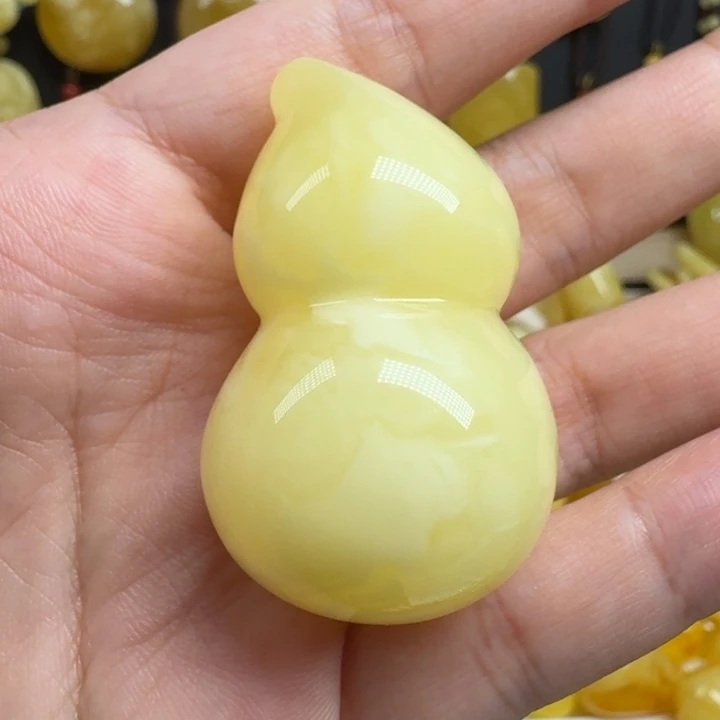 蜜蜡未镶嵌珠宝奇石