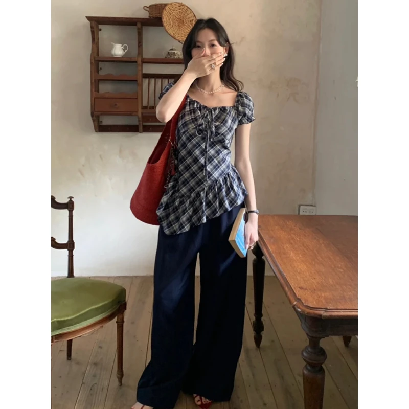 大码胖mm法式复古风不规则荷叶边泡泡袖上衣夏季新款修身格纹小衫