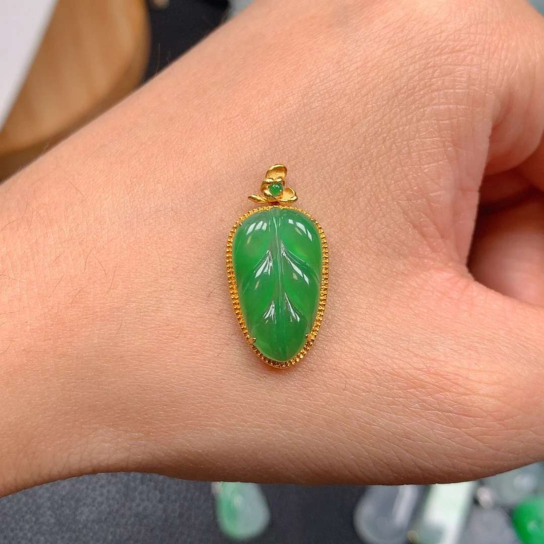 吊坠(赠链)18K金镶嵌翡翠