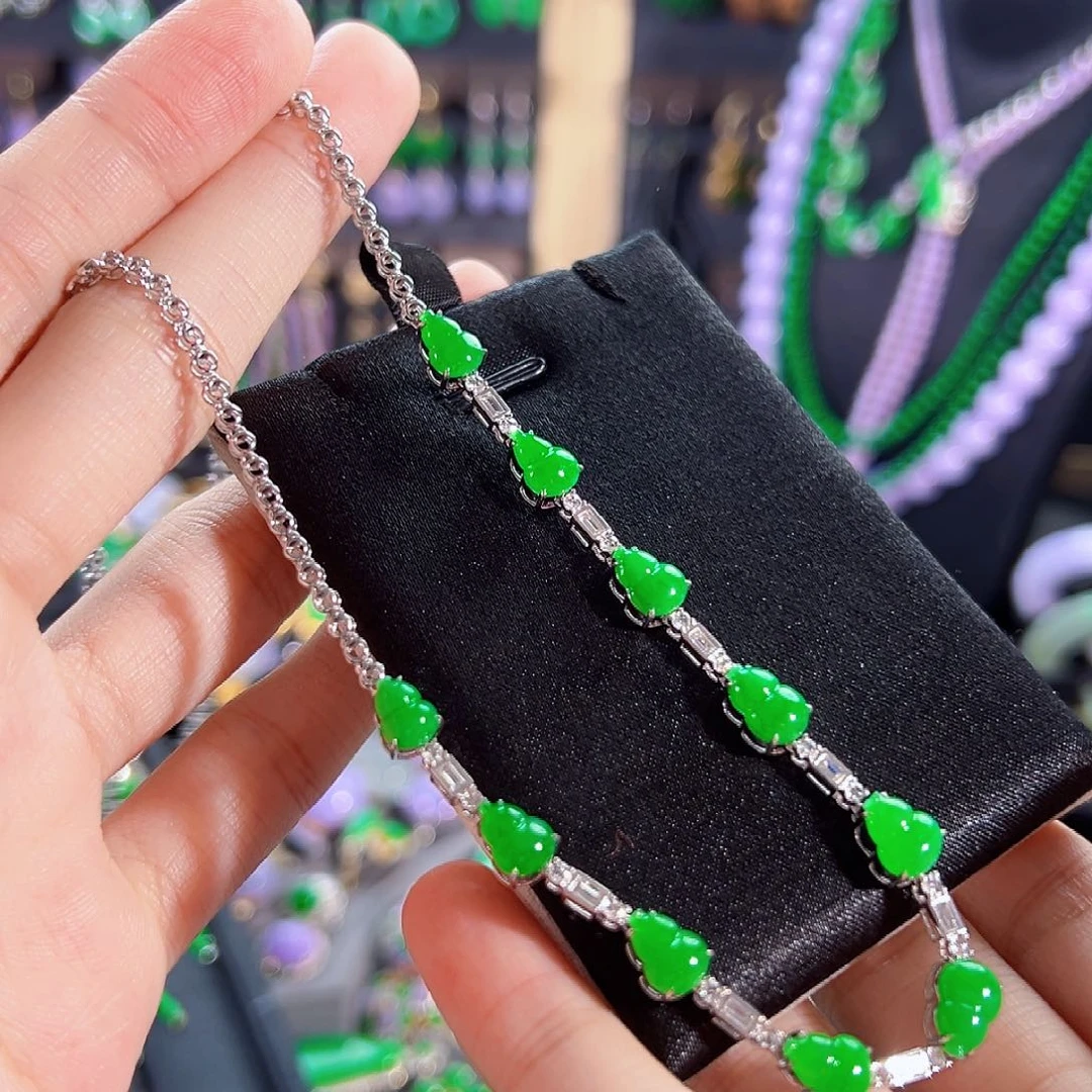 翡翠18K金镶嵌颈饰签收后24小时鉴赏期