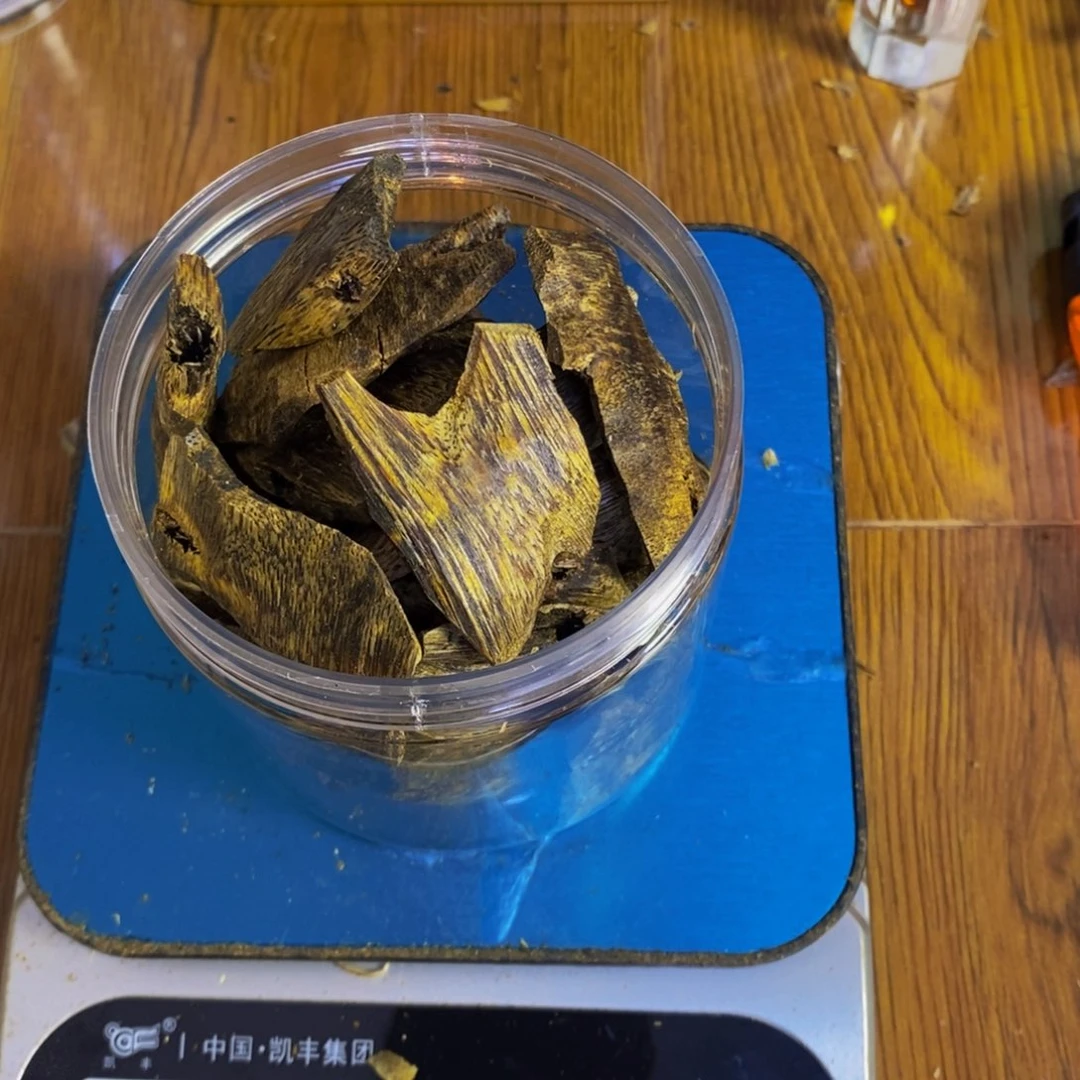 傲***雪沉香沉香碎屑红棋块料100克