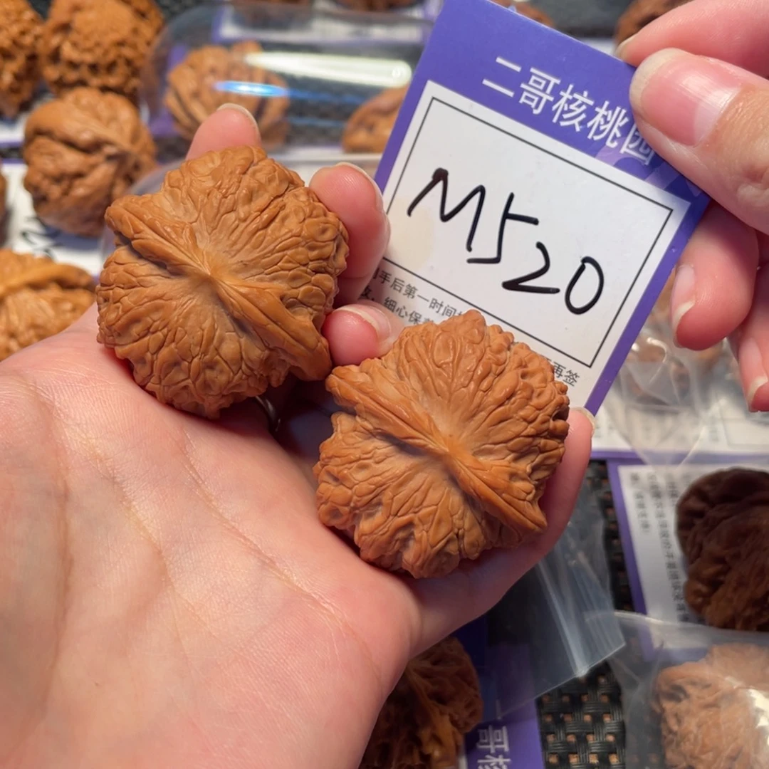 文玩核桃把件M520号血麒麟42