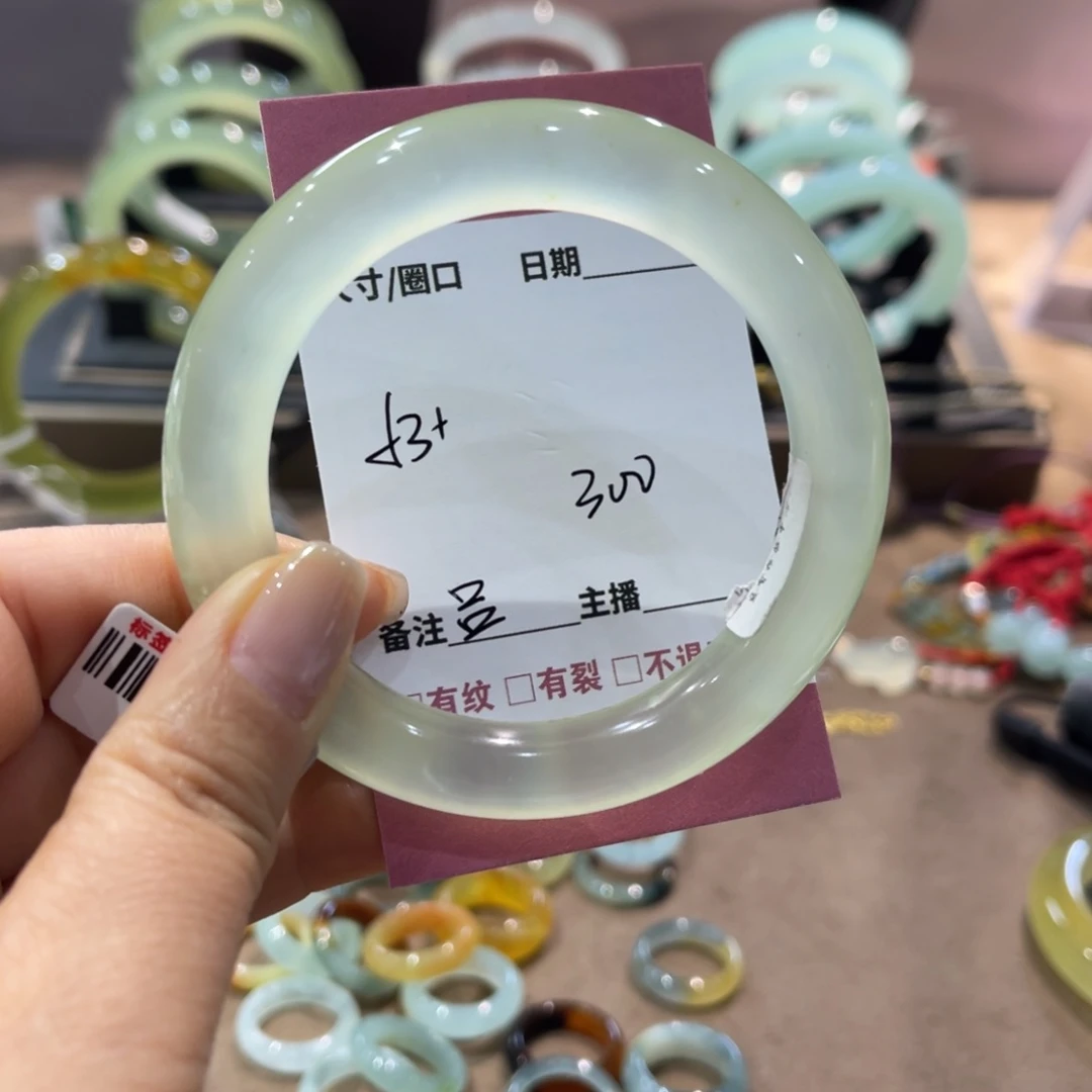 蛇纹石玉手镯未镶嵌吕*闷