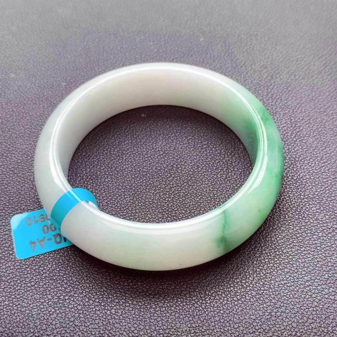 飞****翡翠未镶嵌手镯翡翠