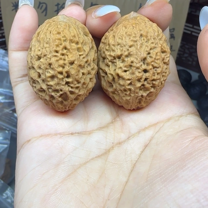 文玩核桃吊坠荔枝纹元宝