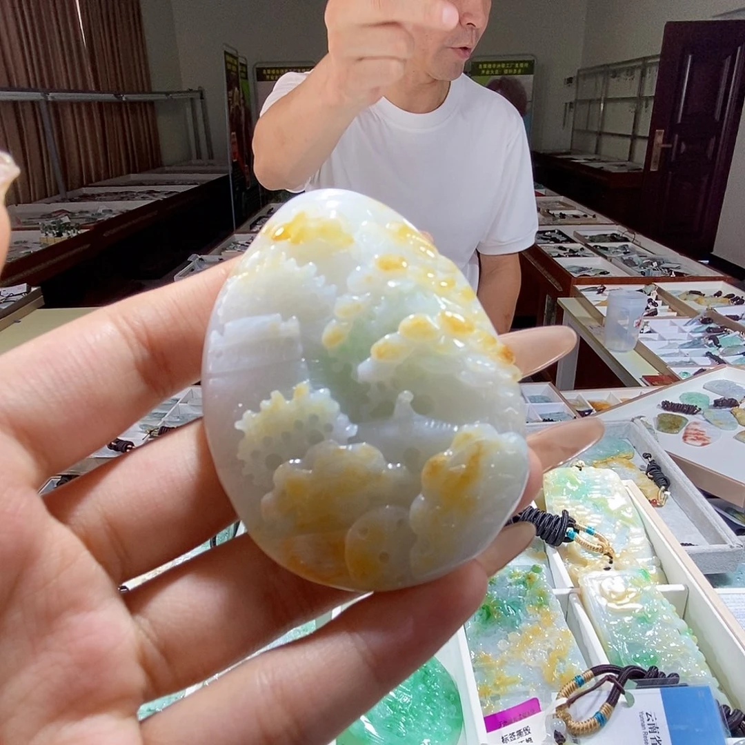 翡翠未镶嵌颈饰我