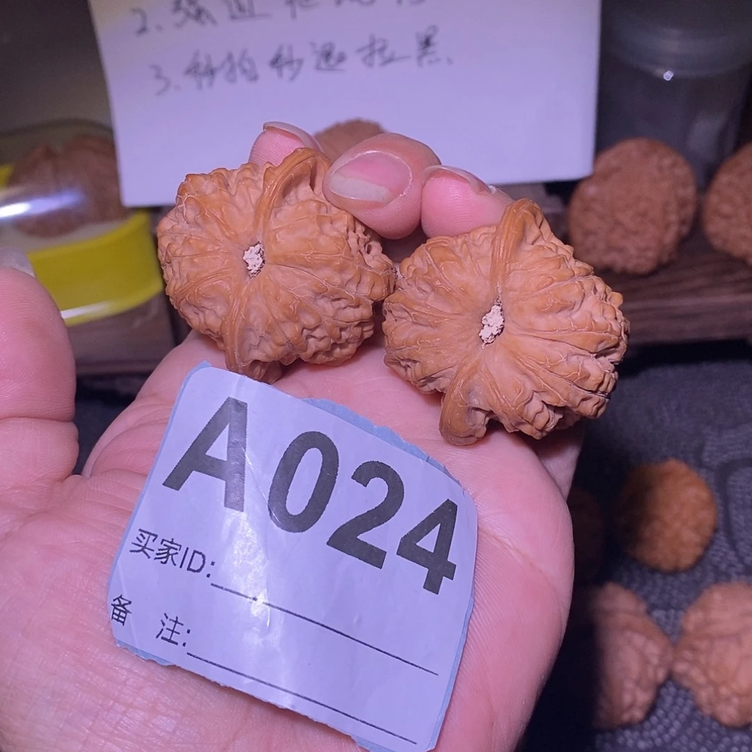 文玩核桃把件40血麒麟