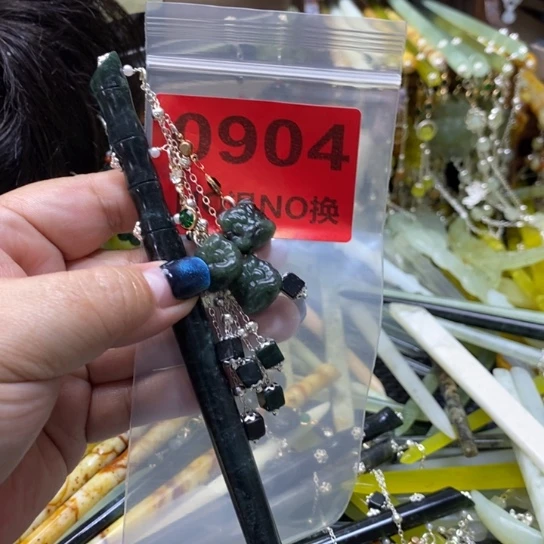 -***瘋蛇纹石玉未镶嵌发簪