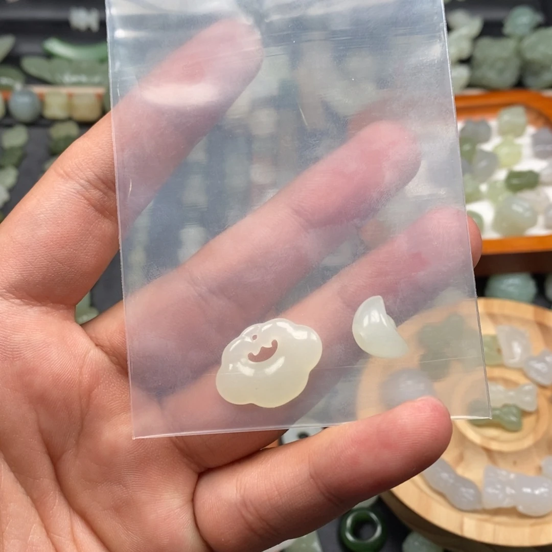 兜***糖和田玉未镶嵌颈饰