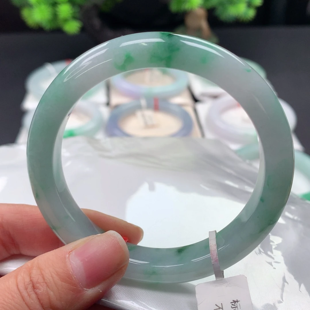 翡翠手镯未镶嵌57+飘阳绿