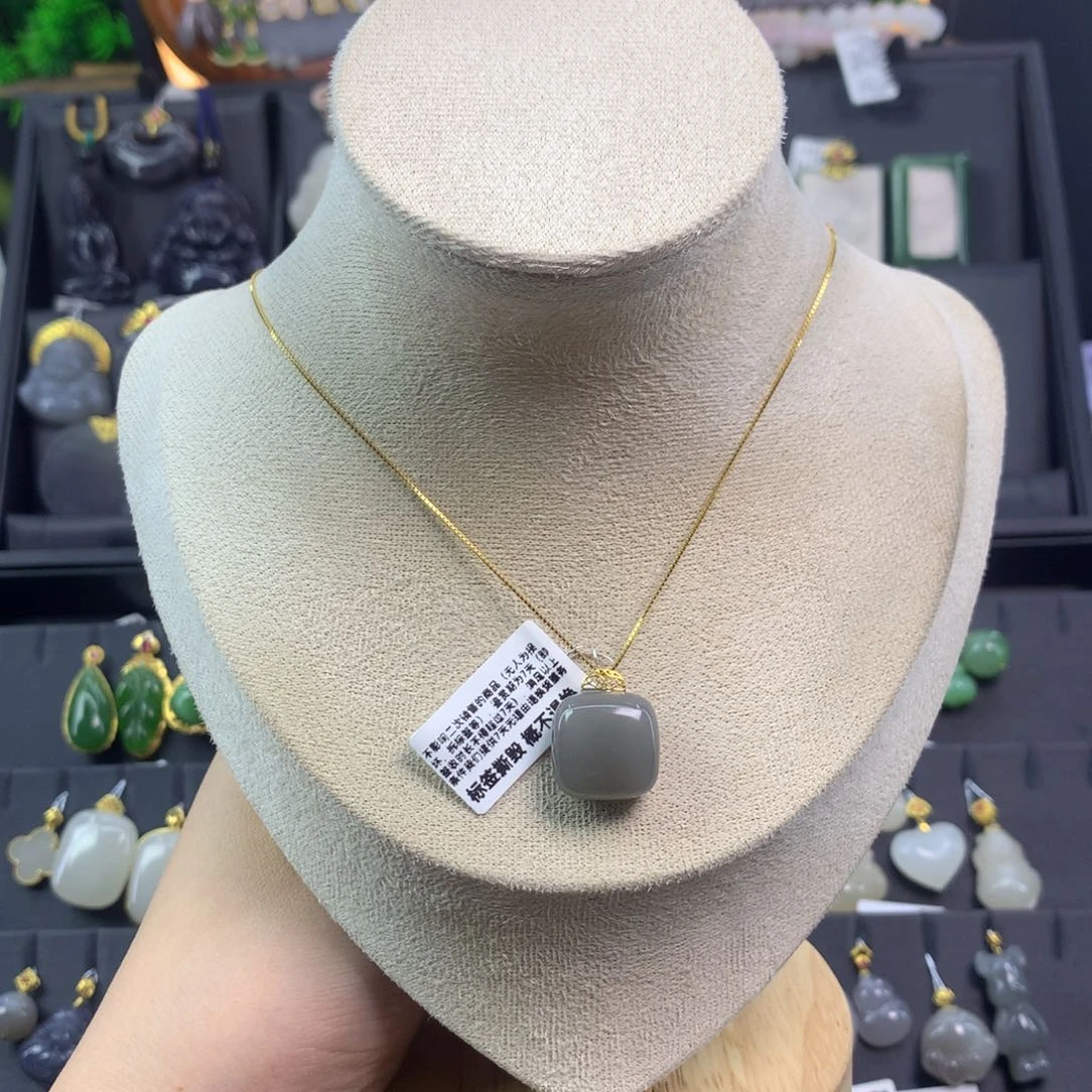 和田玉吊坠18K金镶嵌