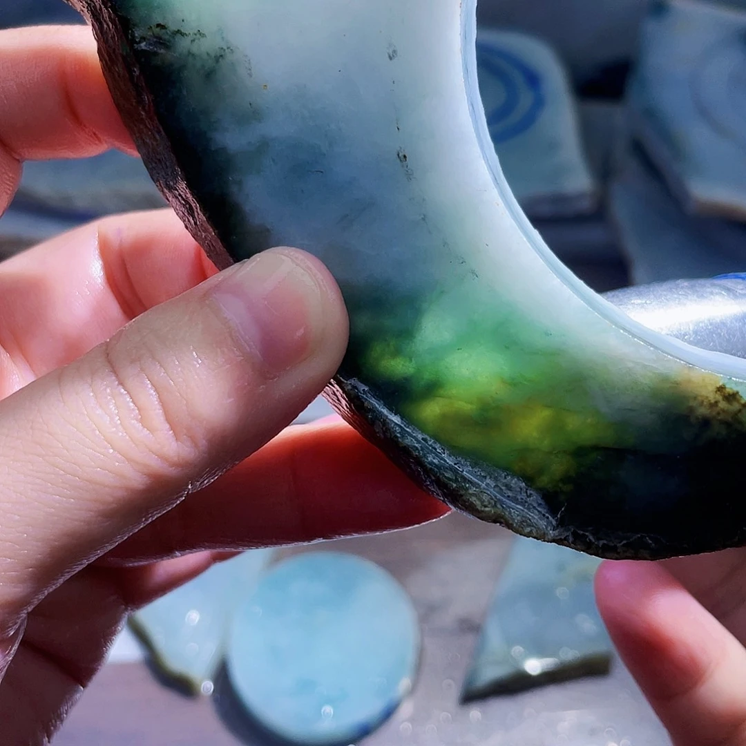 翡翠未镶嵌颈饰毛料21