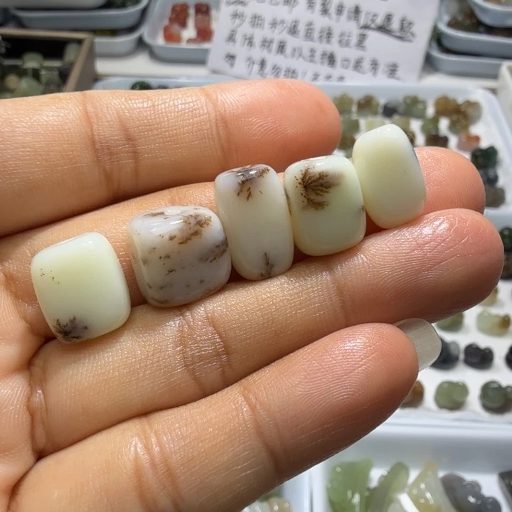 和田玉未镶嵌珠宝奇石