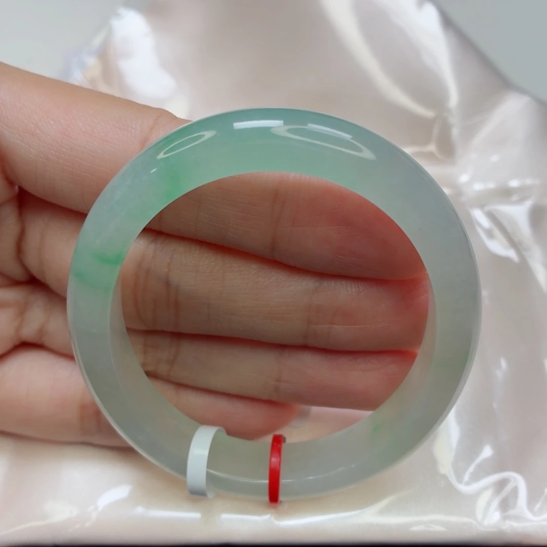 翡翠未镶嵌手镯老坑53贵妃冰种起光飘阳绿020小毕业