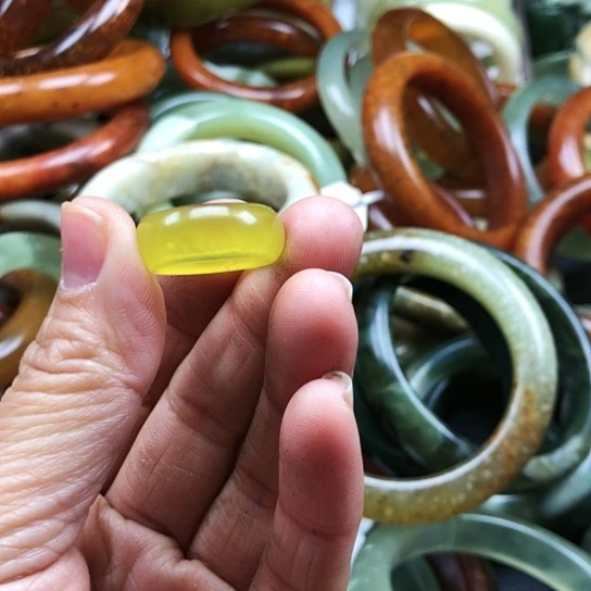 蛇纹石玉手镯未镶嵌铭*