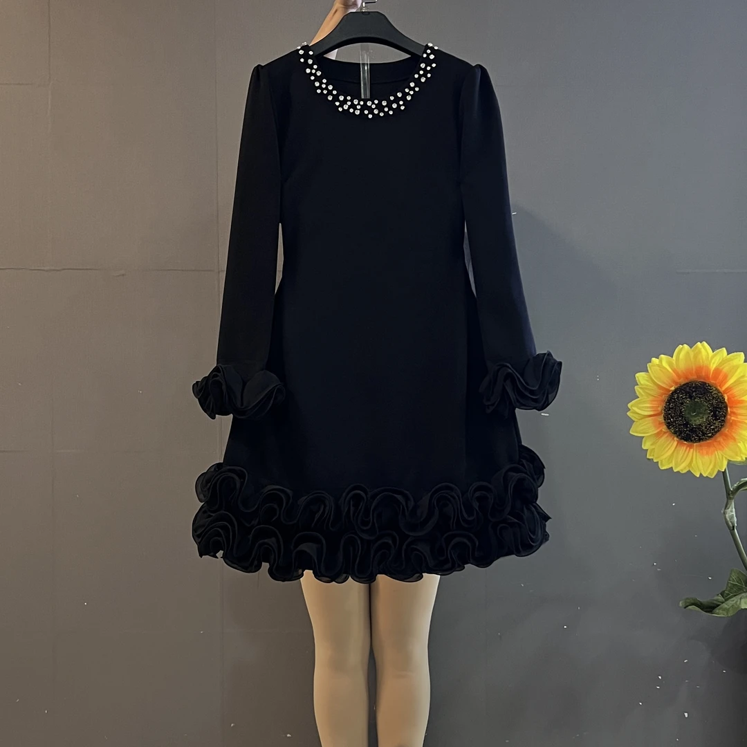 秋冬新款法式立体花朵圆领镶钻设计感收腰显瘦气质小黑裙