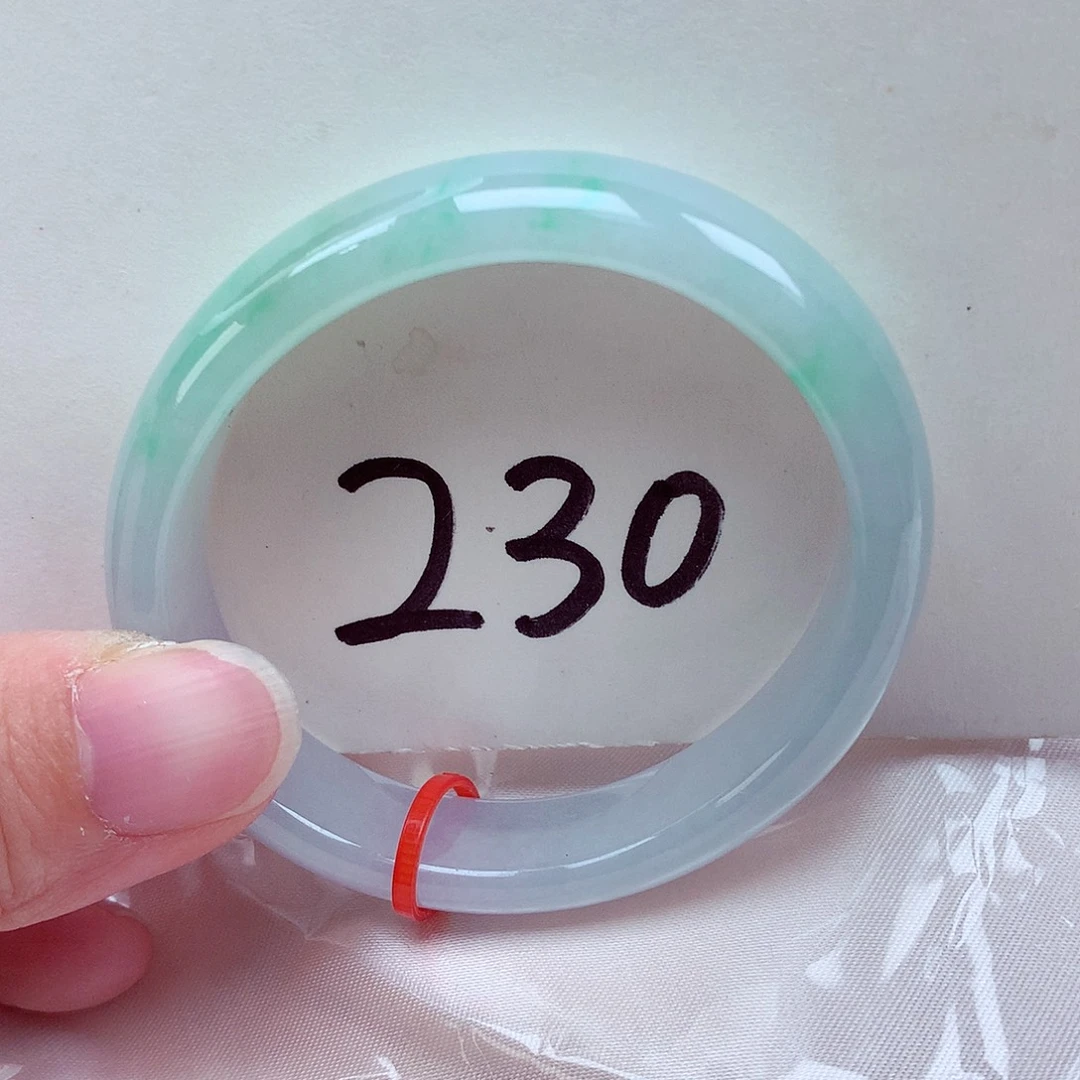 翡翠未镶嵌手镯（贵妃镯）翡翠