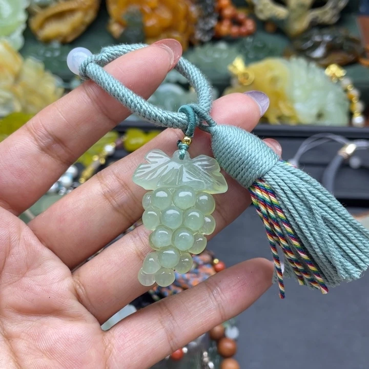 蛇纹石玉未镶嵌吊坠