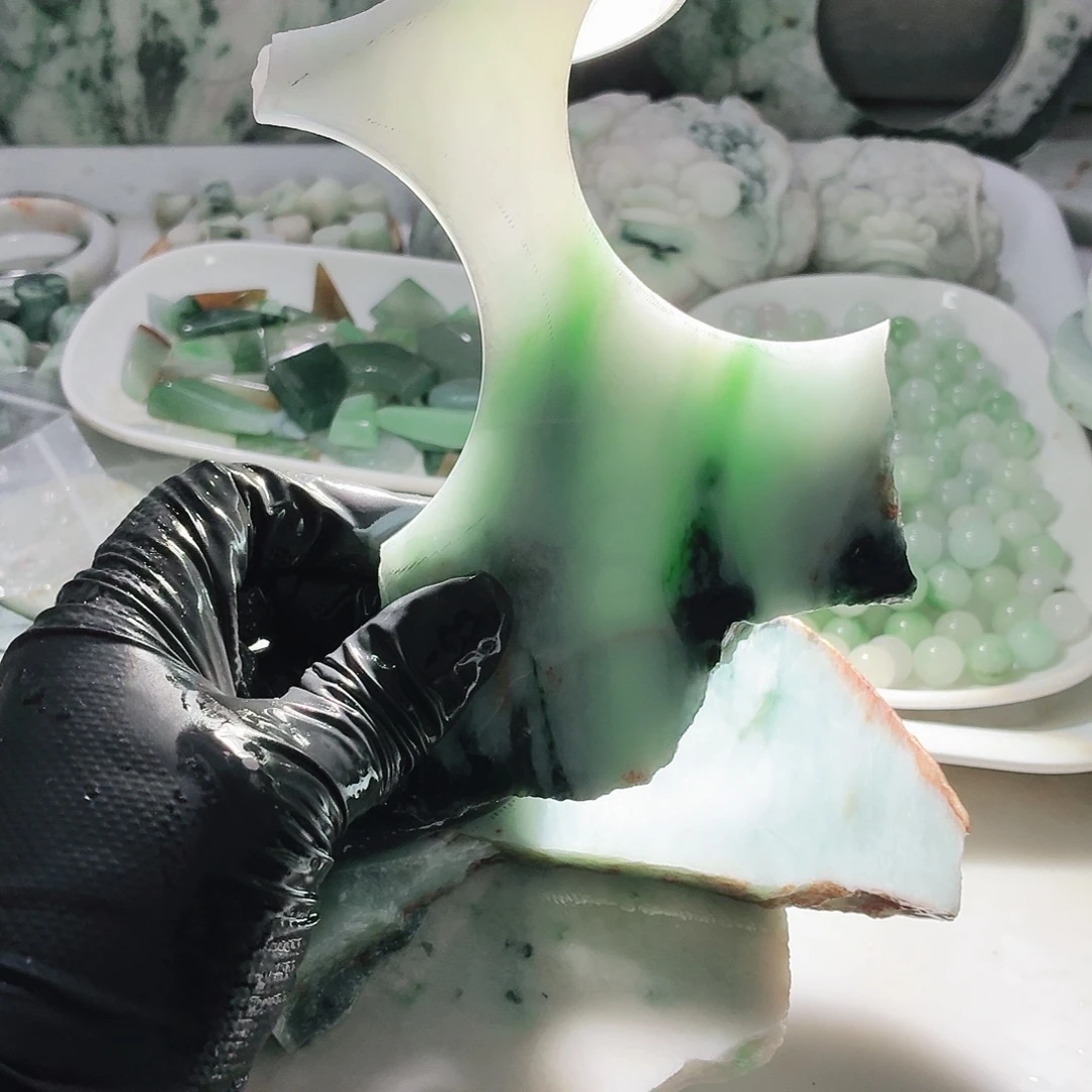 翡翠未镶嵌颈饰边角料